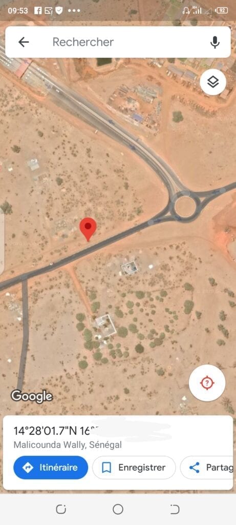 terrain-300-mètre-carré-Mbour-bord-de-route-2