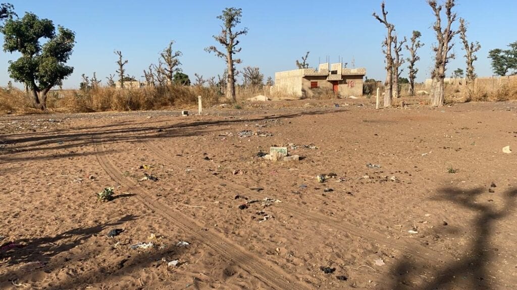 Terrain-225-Metre-Carre-A-Nguekhokh-2