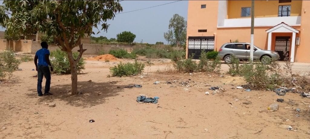 Terrain-300-metre-carre-angle-a-vendre-Saly-Velingara-3