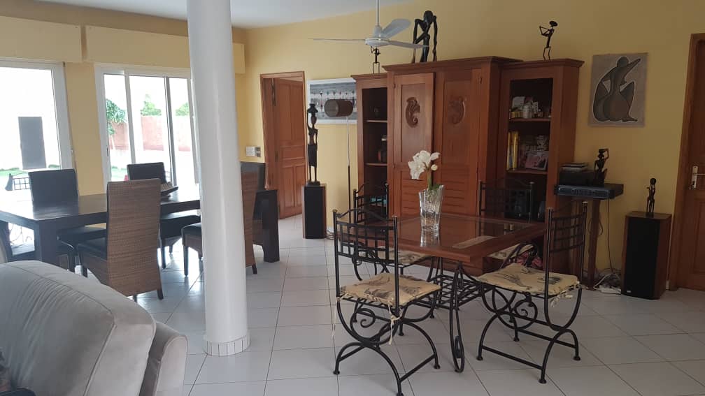 villa-4-chambres2-studios-a-vendre-a-saly-15
