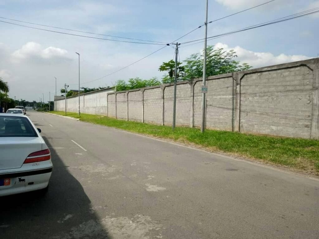 2000m2-pres-de-drogba2