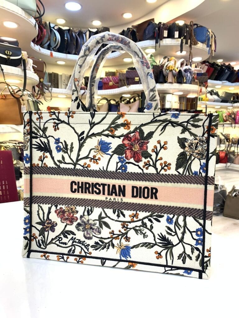 CB66EE63-D595-4CB3-93BD-8DAE3D02EDCE