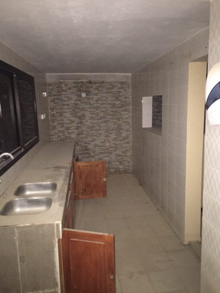 04CDB6BB-E09E-4A3C-9A0C-28943A36ADAF