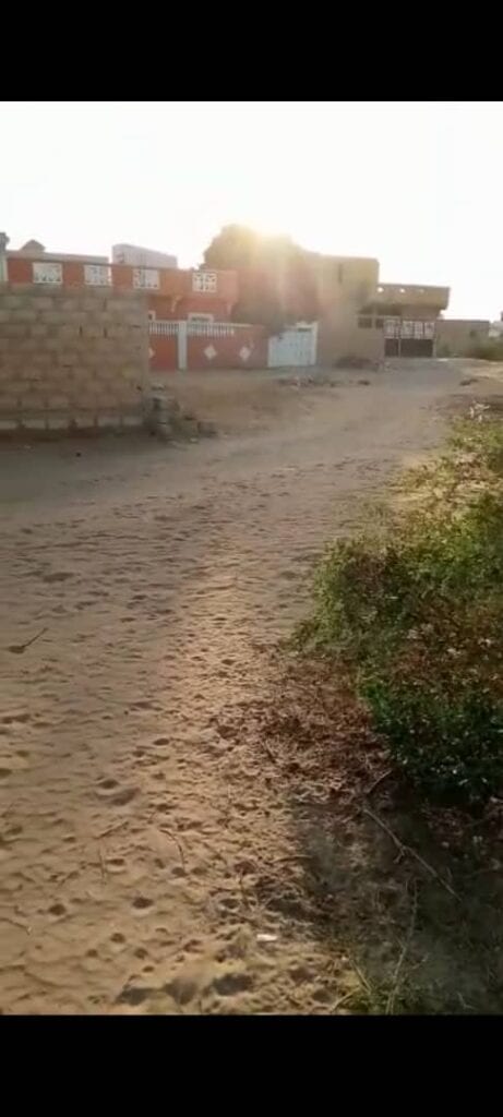 terrain-300-m2-a-saly-aerodrome-4