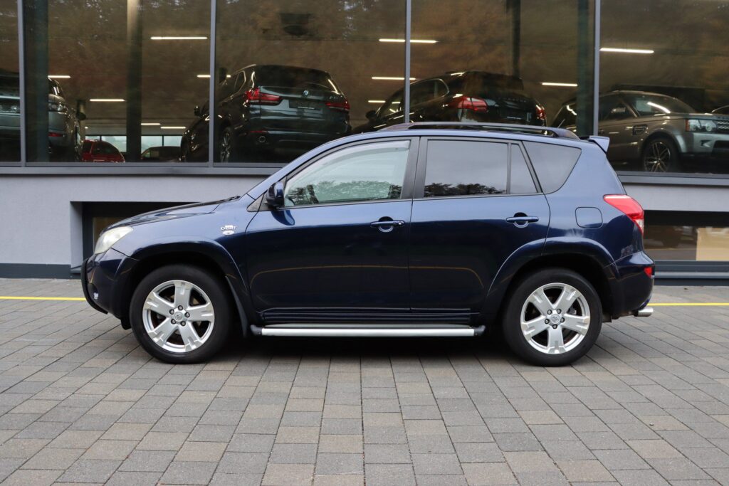 Toyota-RAV4-4