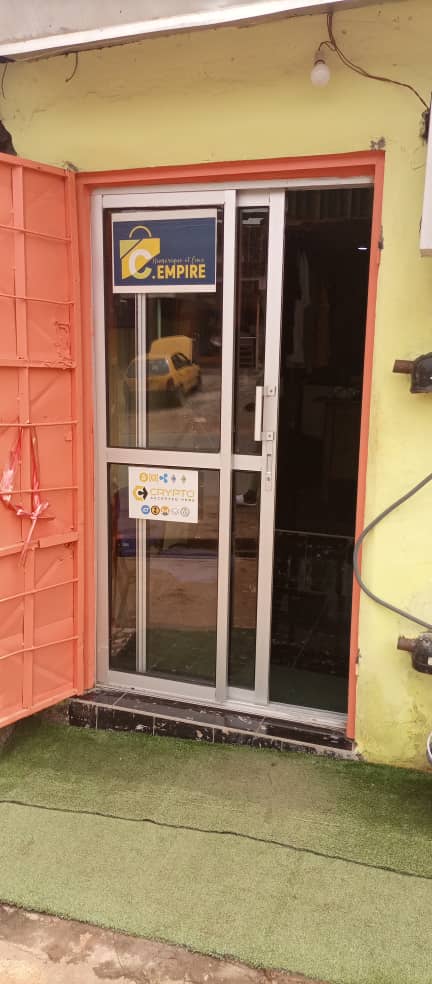 3-Entree-de-la-Boutique