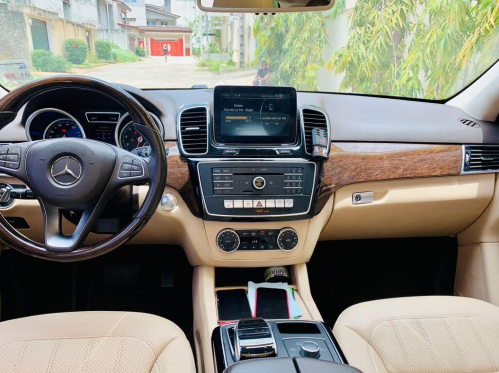 EF6BB796-A02F-4A6D-BFB3-E0A5E556E081