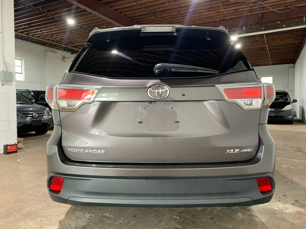 2015-TOYOTA-HIGHLANDER-XLE-AWD-3