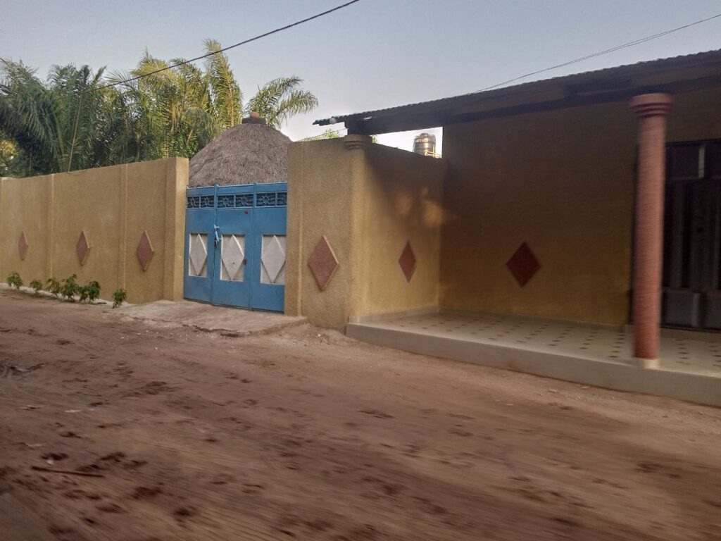 photo_5850534743748230085_y-3