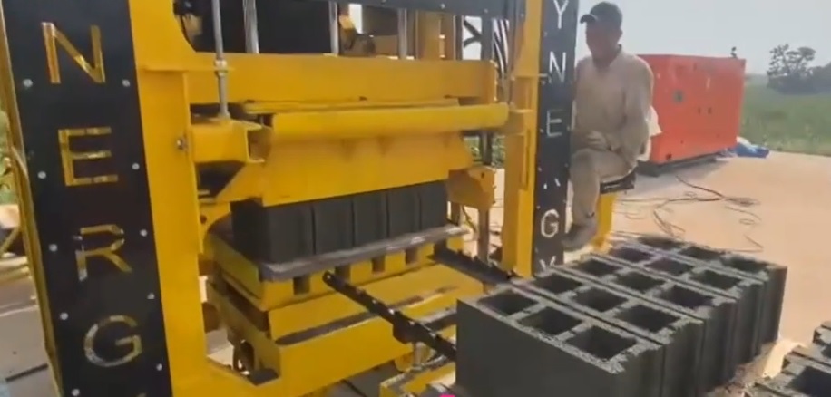 Machine-a-Parpaing-Machine-de-Parpaing-Prix-Machine-de-Parpaing-Machine-Parpaing-Neuf