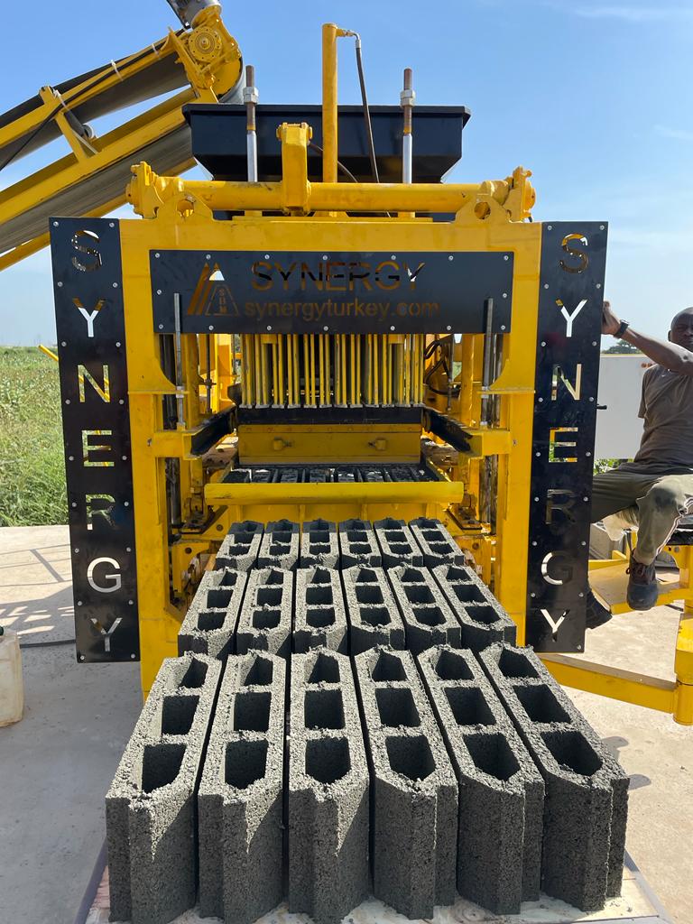 Machines-a-parpaings-machines-paves-machines-de-briques-occasions-neufs-automatiques-Prix-machine-parpaing-prix-machine-brique