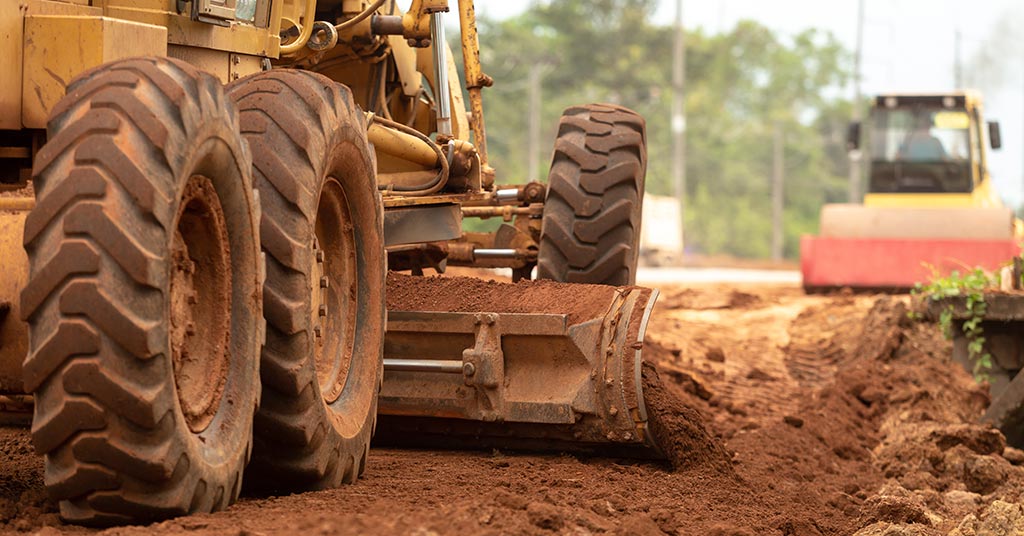 niveleuse_dans_la_ferme