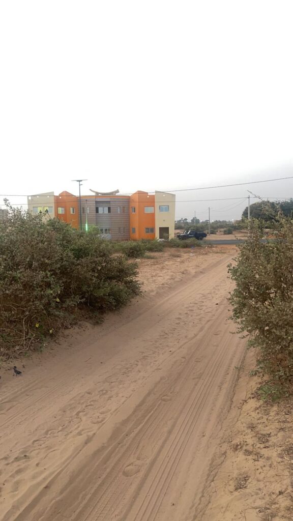 terrain-de-300-m2-a-malicounda-2