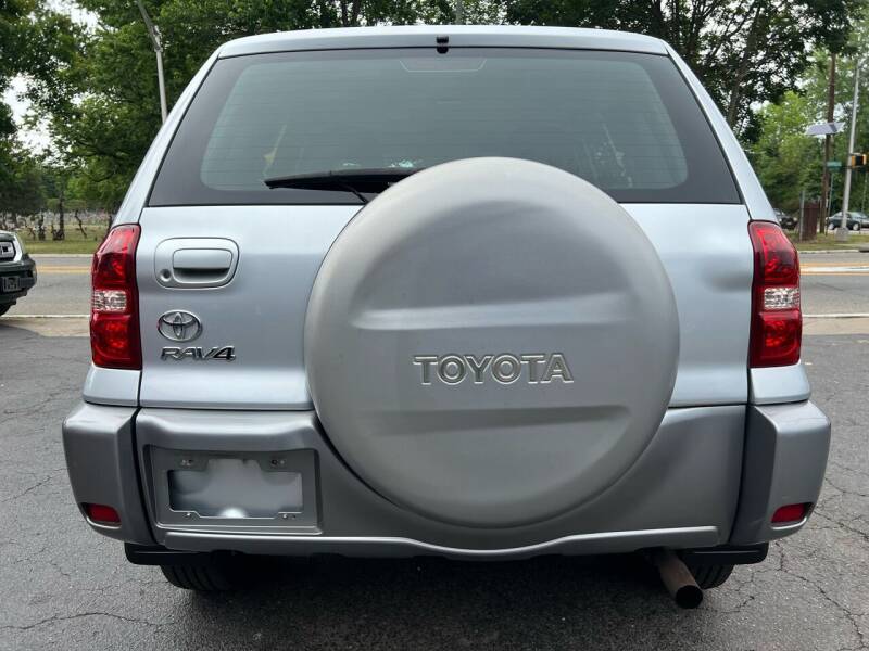 2005-toyota-rav4-base-4dr-suv-6