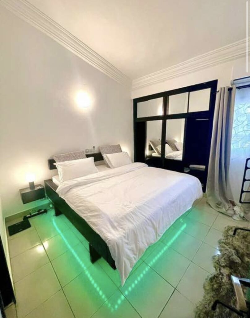 2C536D03-44DB-4F47-8164-F44980873739