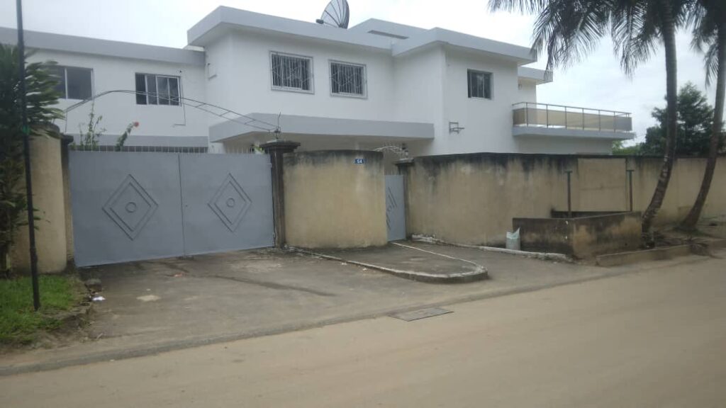 53737592-408E-4025-B972-87AA7947F769