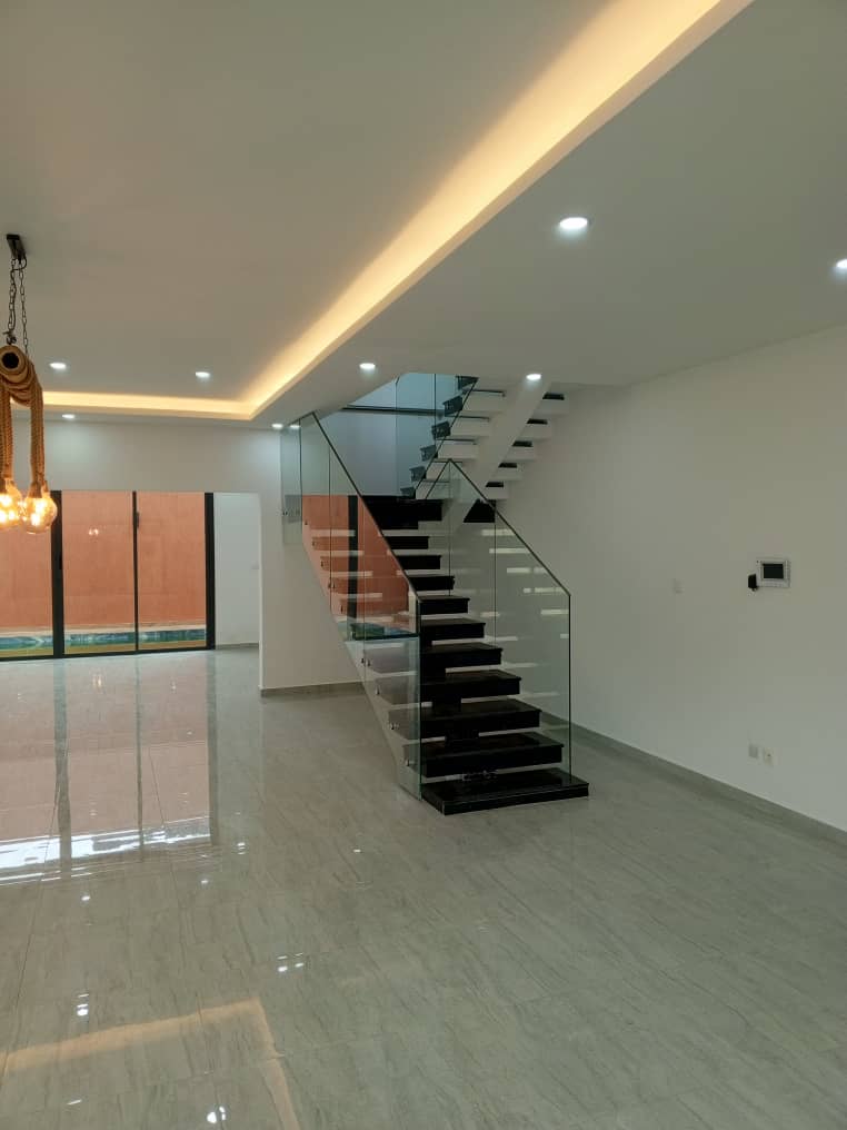 E28DB3F7-E5B6-4CEC-8A9B-856A6DBF771F